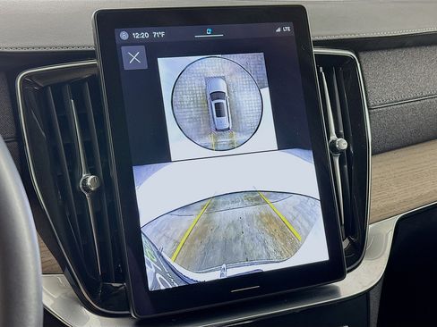 Used 2025 Volvo XC90 B5 Plus image 23