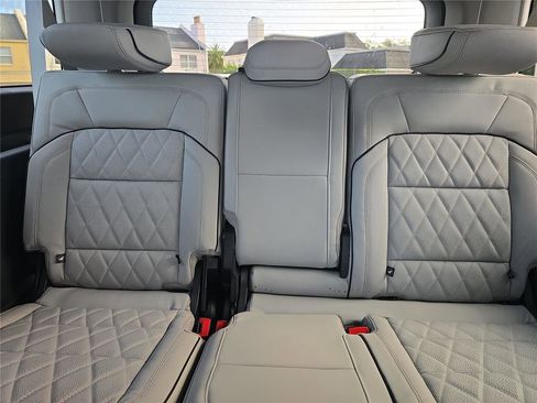 New 2026 Lincoln Navigator L Black Label AWD/4WD image 14