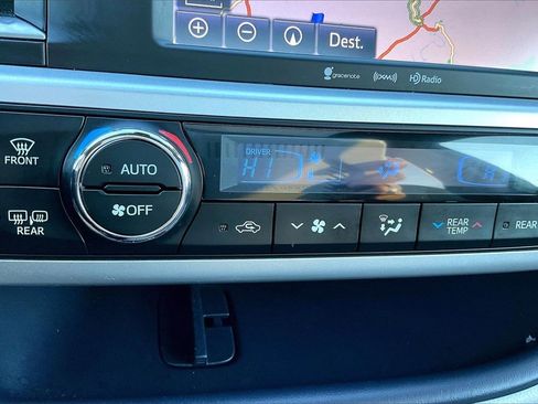 Used 2019 Toyota Highlander XLE image 32