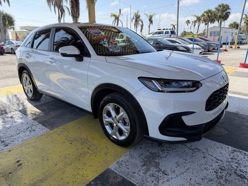Used 2023 Honda HR-V LX image 3