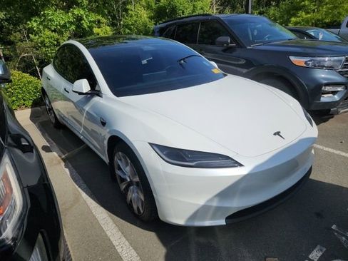 Used 2025 Tesla Model 3 RWD image 2