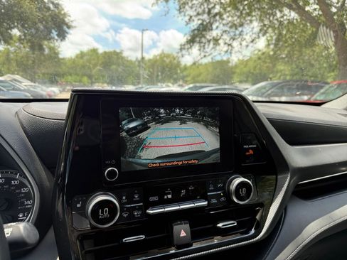 Used 2024 Toyota Highlander XSE AWD/4WD image 17