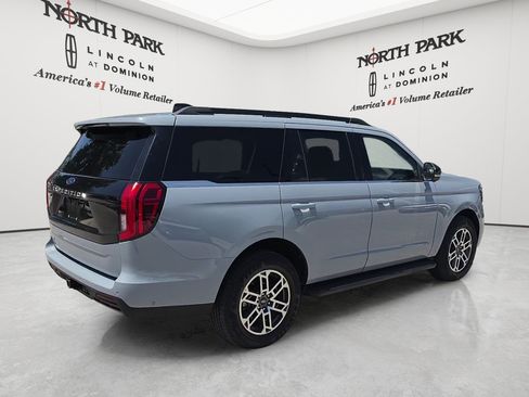 Used 2025 Ford Expedition Active RWD image 5