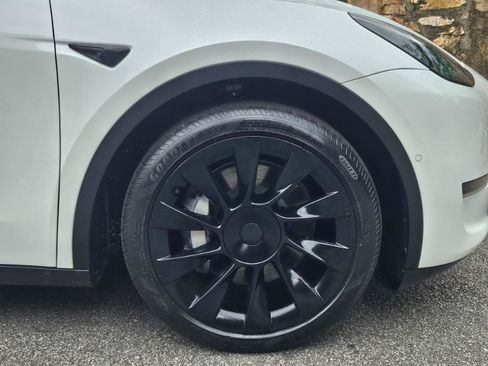 Used 2022 Tesla Model Y Long Range AWD/4WD image 17