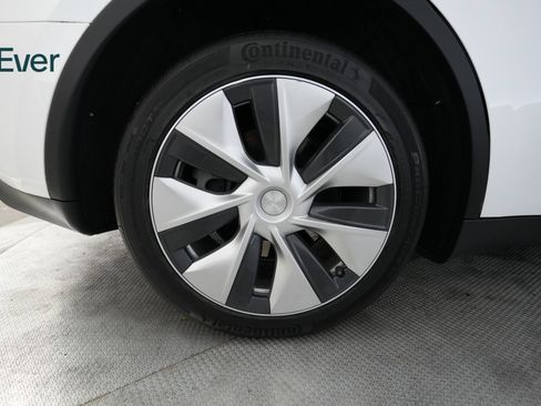 Used 2023 Tesla Model Y Long Range AWD/4WD image 22