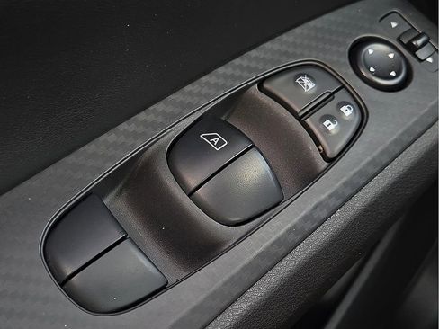 Used 2024 Nissan Altima 2.5 SV image 16