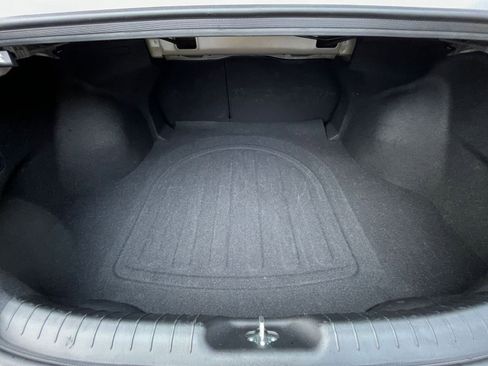 Used 2025 Hyundai Elantra SEL image 32