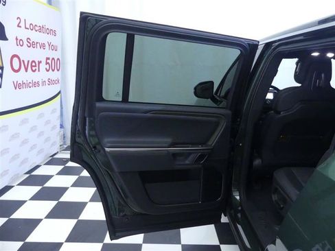 Used 2023 Rivian R1S Adventure AWD/4WD image 30