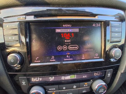 Used 2018 Nissan Rogue SV image 7