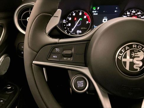 Used 2017 Alfa Romeo Giulia Ti w/ TI 19" Sport Package image 17