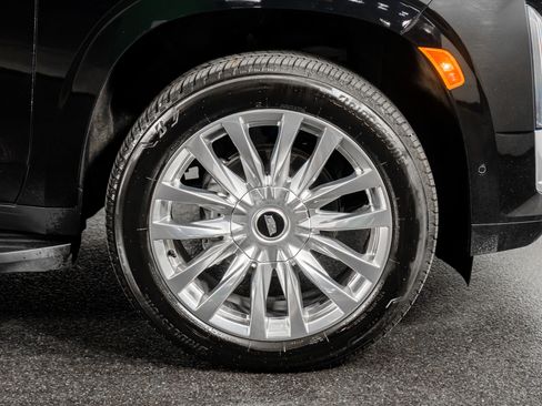 Used 2024 Cadillac Escalade ESV Premium Luxury image 7