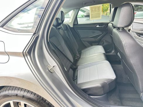 Used 2025 Volkswagen Jetta SE image 39