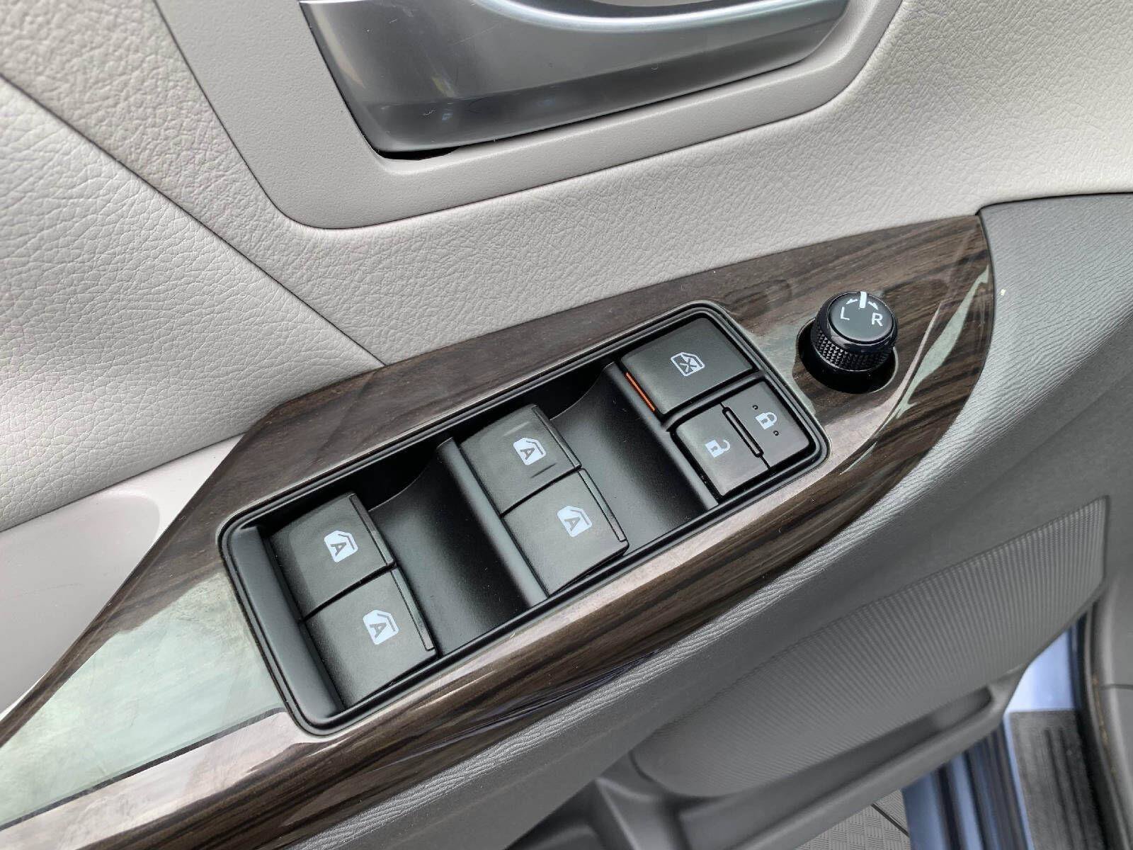 Used 2017 Toyota Sienna XLE Premium FWD image 11
