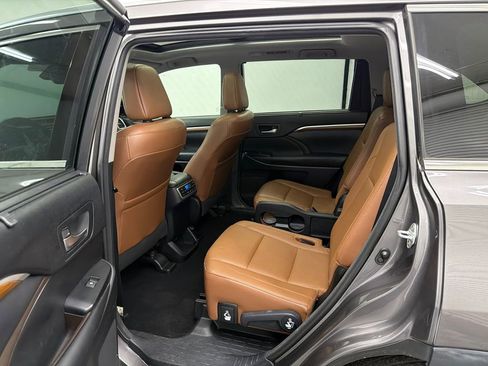 Used 2018 Toyota Highlander Limited Platinum image 23