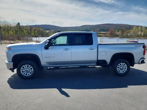 Used 2022 Chevrolet Silverado 2500 LT w/ Convenience Package AWD/4WD image 5