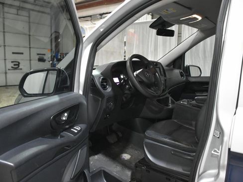 Used 2016 Mercedes-Benz Metris Passenger image 13