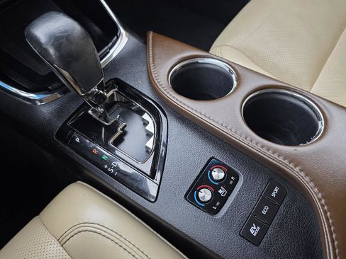 Used 2018 Toyota Avalon Limited image 17