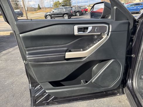 Used 2022 Ford Explorer XLT w/ Class IV Trailer Tow Package image 18