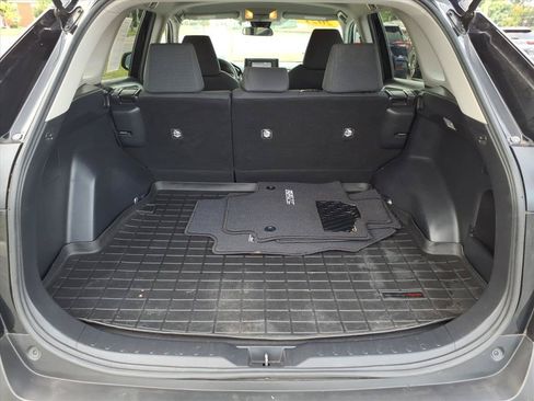 Used 2021 Toyota RAV4 LE AWD/4WD image 11