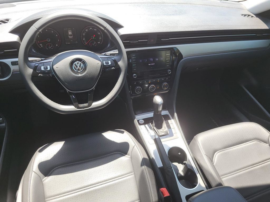 Used 2022 Volkswagen Passat 2.0T SE FWD image 16