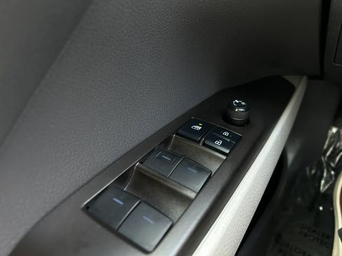 Used 2021 Toyota Camry LE FWD image 11