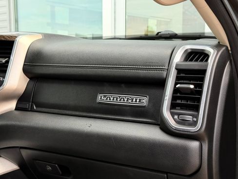 Used 2019 RAM 1500 Laramie AWD/4WD image 31