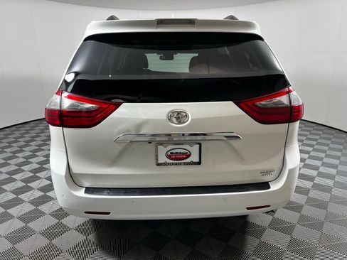 Certified 2020 Toyota Sienna Limited Premium image 6
