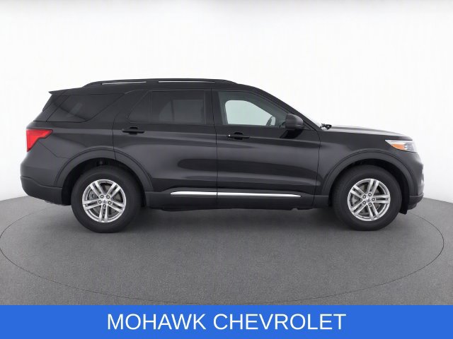 Used 2024 Ford Explorer XLT AWD/4WD image 9