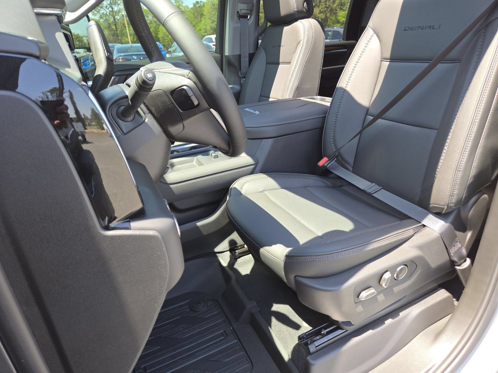 New 2026 GMC Sierra 2500 Denali w/ Denali Reserve Package AWD/4WD image 30