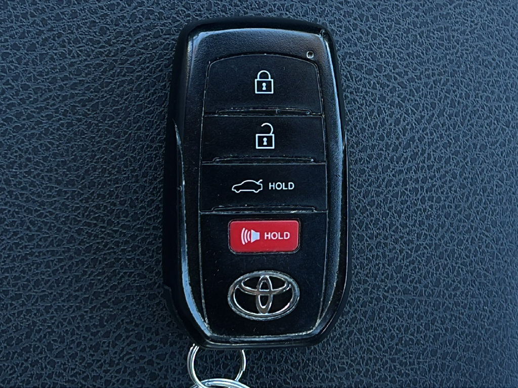 Used 2025 Toyota Camry SE FWD image 21