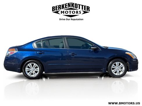Used 2010 Nissan Altima 2.5 S w/ Premium Audio Pkg image 2