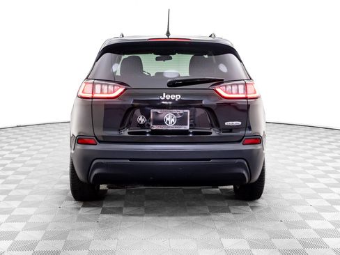 Used 2019 Jeep Cherokee Latitude w/ Cold Weather Group FWD image 4