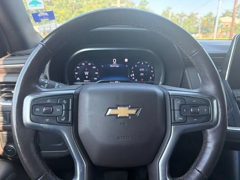 Used 2022 Chevrolet Suburban LT w/ Luxury Package RWD image 11