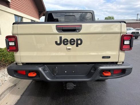 Used 2022 Jeep Gladiator Sport AWD/4WD image 11