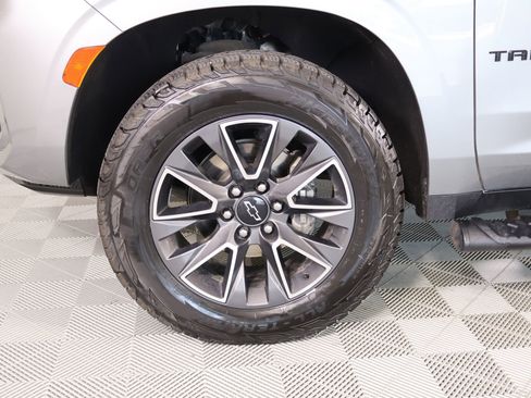 Used 2023 Chevrolet Tahoe Z71 w/ Luxury Package AWD/4WD image 19