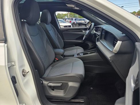 Used 2025 Volkswagen Tiguan SE R-Line AWD/4WD image 17