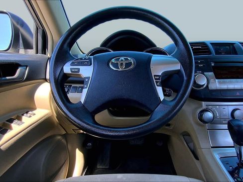 Used 2012 Toyota Highlander FWD w/ Tech Pkg image 5