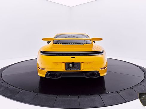 Used 2025 Porsche 911 Carrera RWD image 18