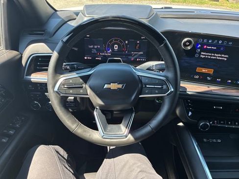 Used 2025 Chevrolet Tahoe LT w/ Advanced Technology Package AWD/4WD image 13