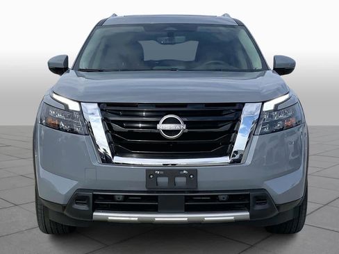 Used 2025 Nissan Pathfinder Platinum image 3
