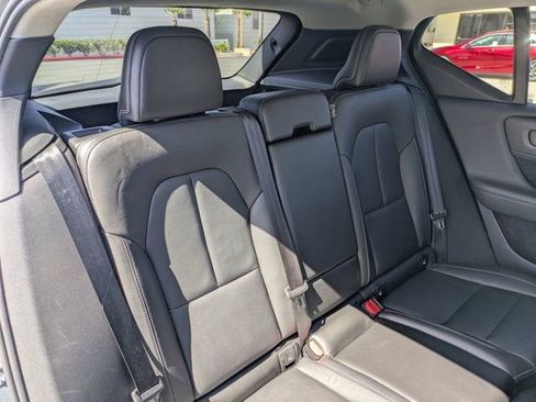 Used 2019 Volvo XC40 T5 Momentum AWD/4WD image 32