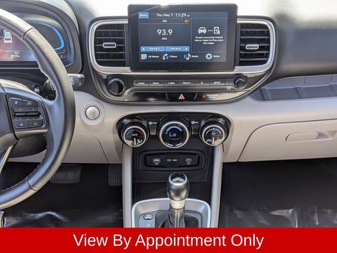 Used 2025 Hyundai Venue SEL FWD image 19