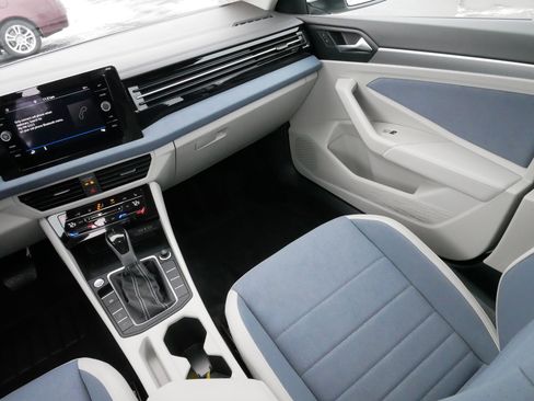 Certified 2025 Volkswagen Jetta SE image 11