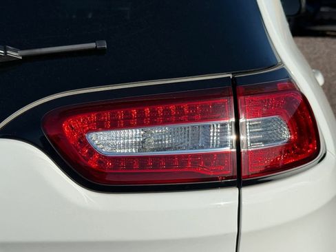 Used 2016 Jeep Cherokee Trailhawk w/ Comfort/Convenience Group image 13