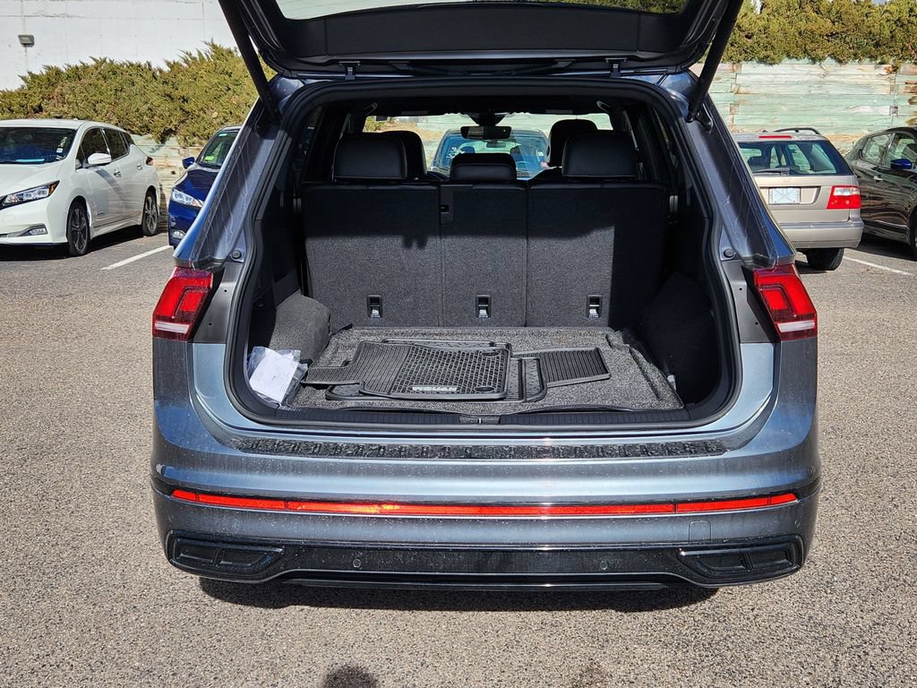 Certified 2024 Volkswagen Tiguan SE R-Line AWD/4WD image 13