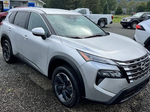 Used 2024 Nissan Rogue SV AWD/4WD image 4