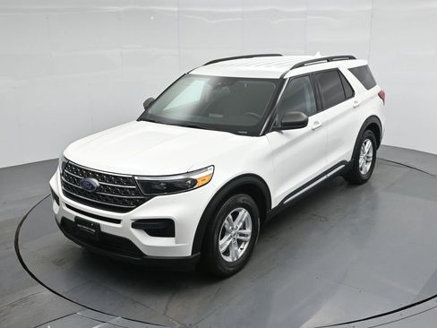 Certified 2024 Ford Explorer XLT RWD image 33