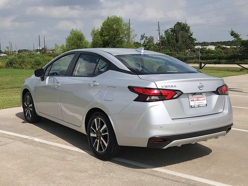 Used 2025 Nissan Versa SV FWD image 7