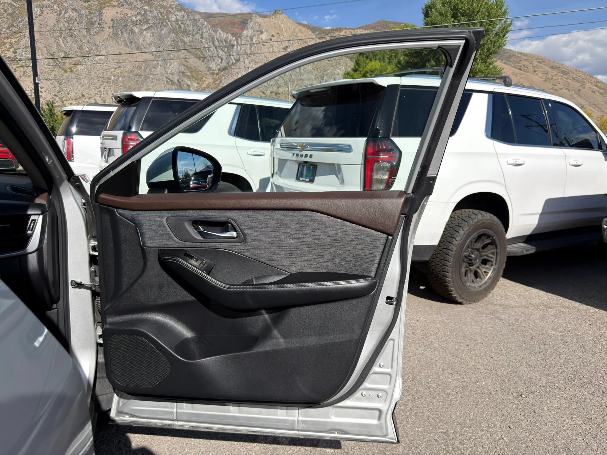 Used 2023 Nissan Rogue SV AWD/4WD image 11