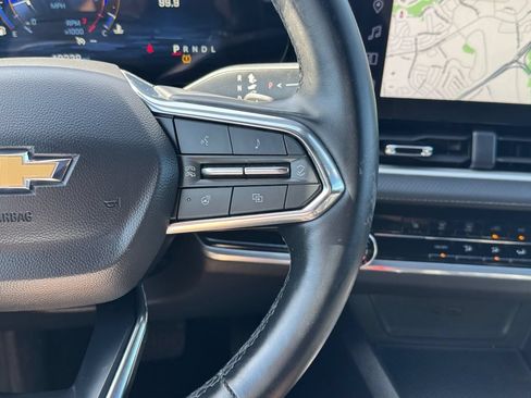 Used 2025 Chevrolet Equinox LT FWD image 12